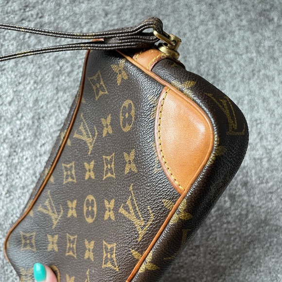 Authentic Louis Vuitton Marly Clutch - Picture 10 of 16